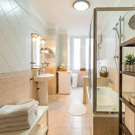 Domus Claudiana Apartman *